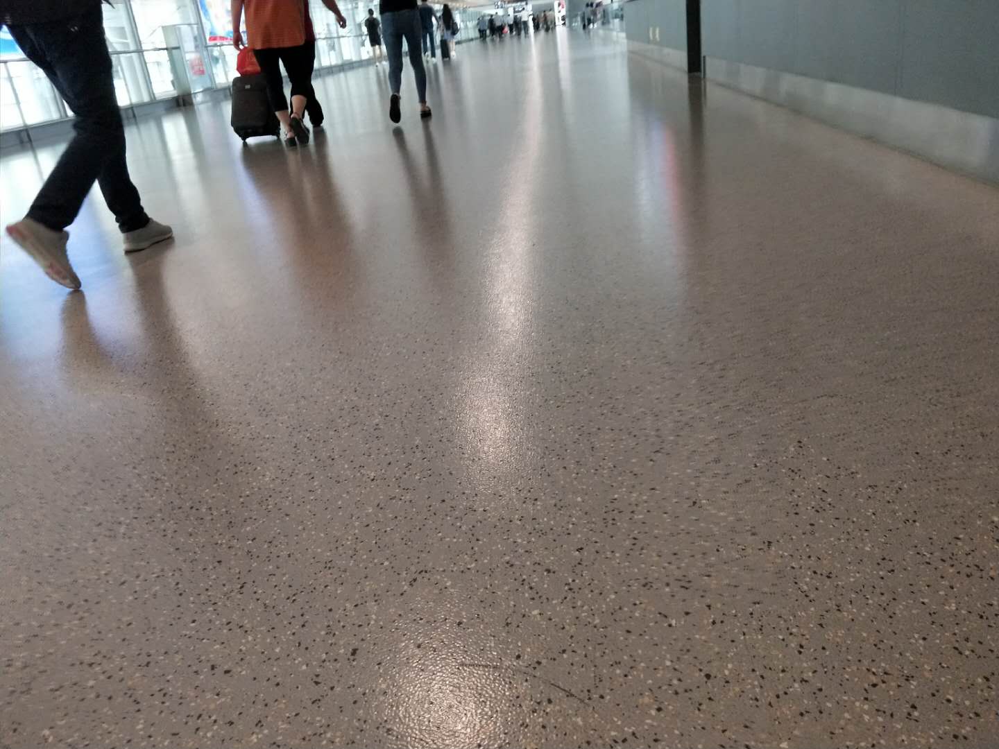 機場候機區使用的是什么地板